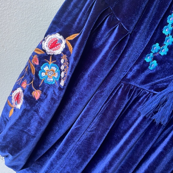 Shein Blue velvet with embroidery flower dress size M - Picture 3 of 6